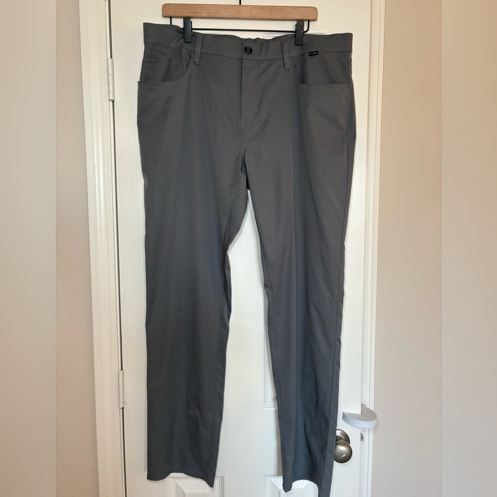 TravisMathew‎ Men’s Gray 5-Pocket Performance Golf Pants Size 38